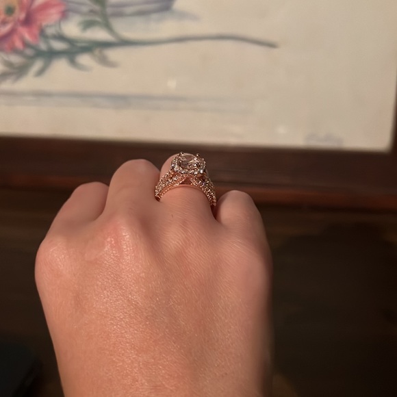 Rose gold pink cubic zirconia ring - Picture 4 of 5